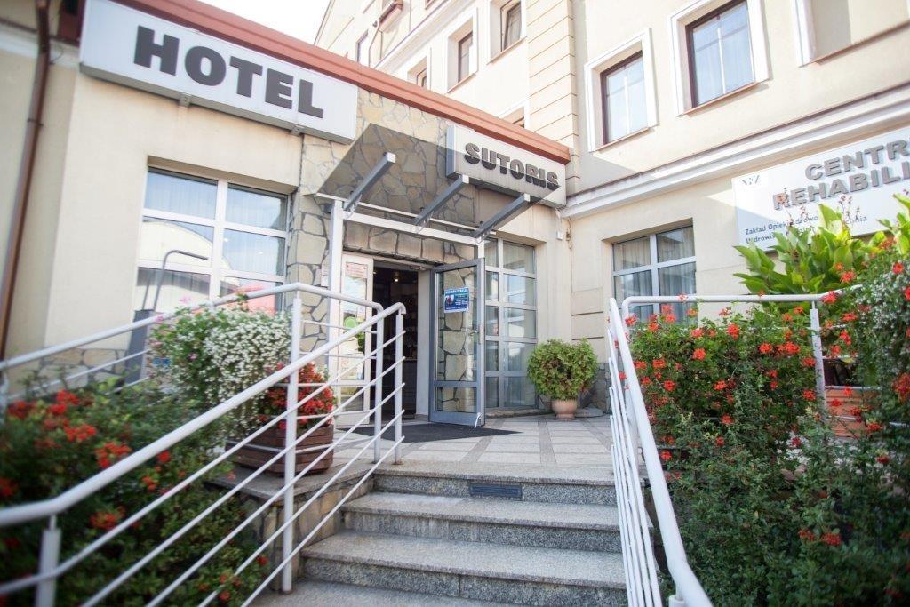 Hotel Sutoris Bochnia Bagian luar foto