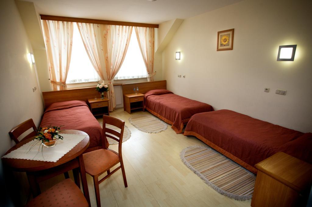 Hotel Sutoris Bochnia Ruang foto