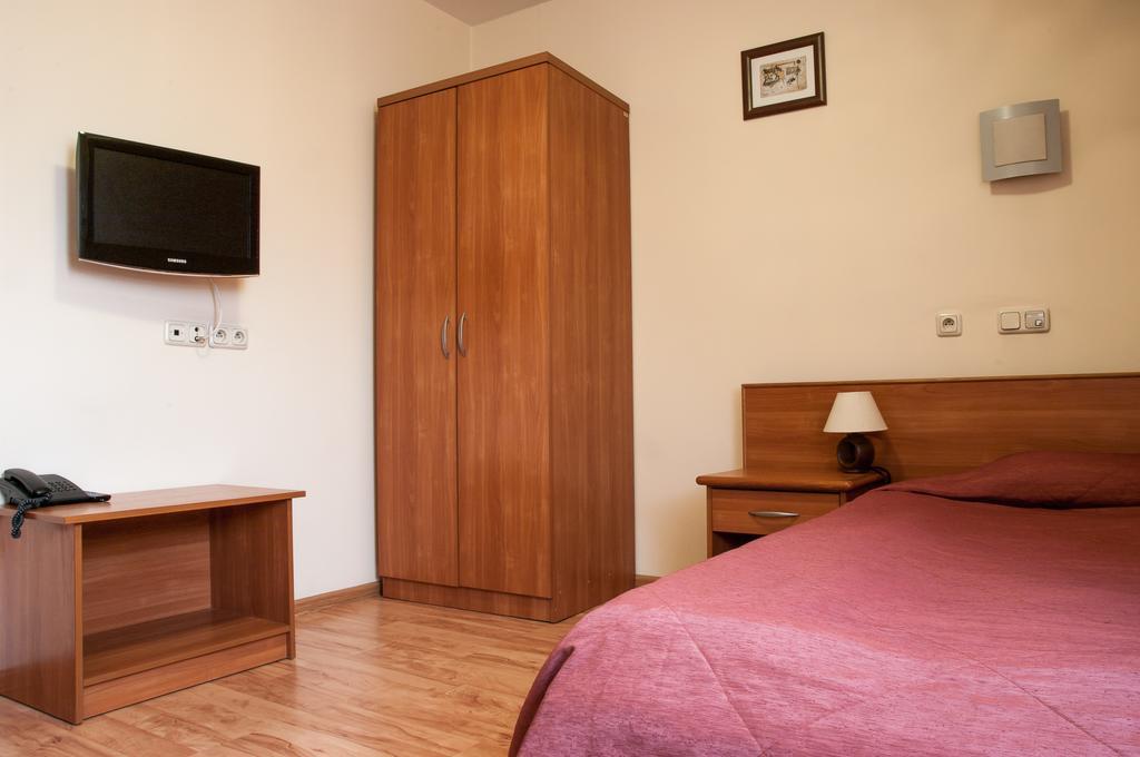 Hotel Sutoris Bochnia Ruang foto