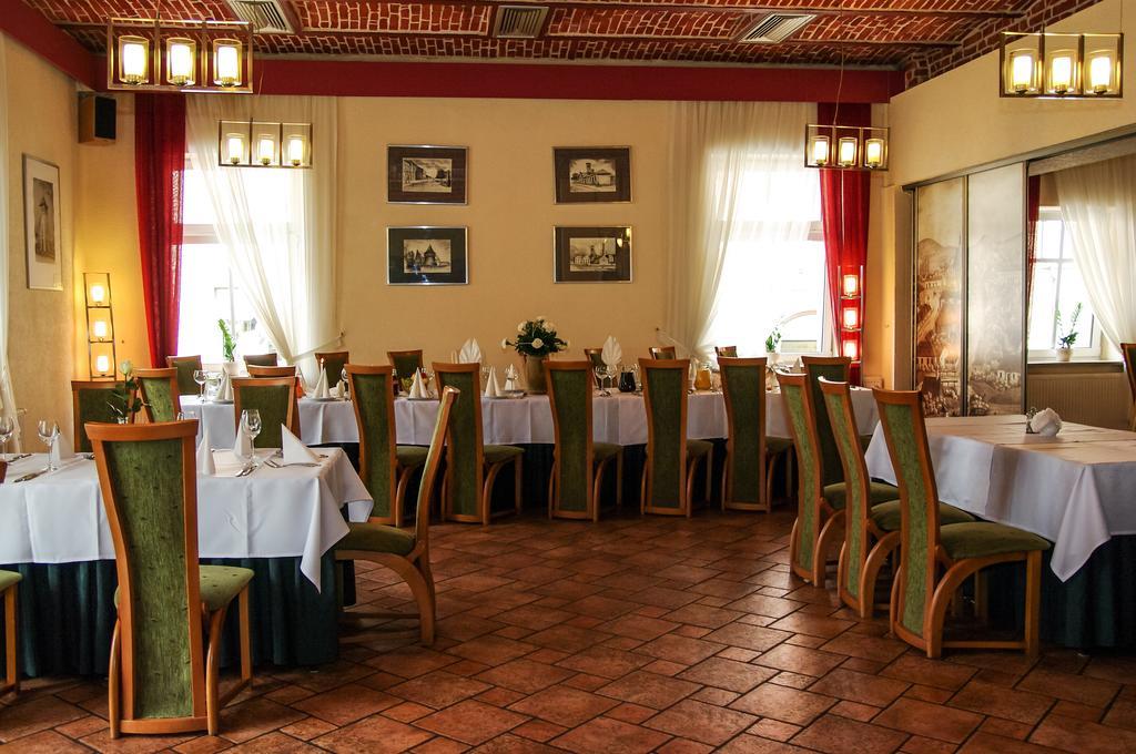 Hotel Sutoris Bochnia Bagian luar foto